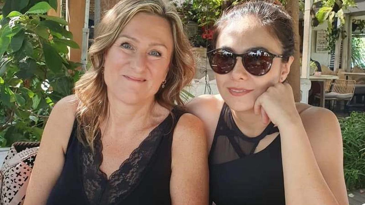 Sama-sama Cantik Menawan, Potret Tranformasi Wulan Guritno Bersama Sang Mama yang Punya Wajah Mirip Bak Kembar