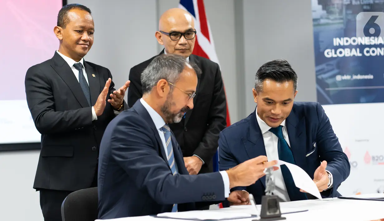 PT. Vektr Mobiliti Indonesia (VKTR), badan usaha yang dibentuk PT Bakrie &
Brothers bekerjasama dengan Britishvolt, produsen baterai rendah karbon Inggris, menandatangani naskah kerjasama untuk lebih mempercepat transisi net zero (Net Zero Hub) di Indonesia. (Liputan6.com/HO/KADIN)