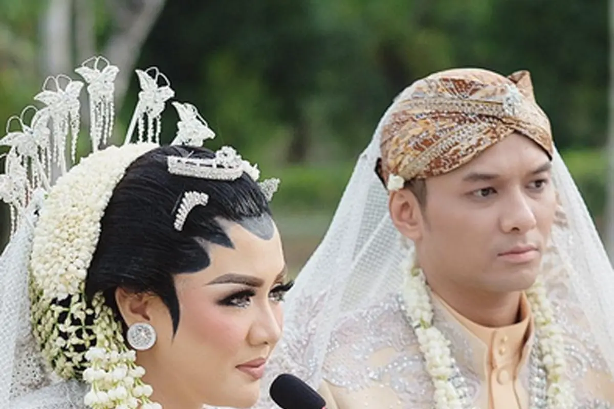 [Bintang] Vicky Shu dan Ade Imam
