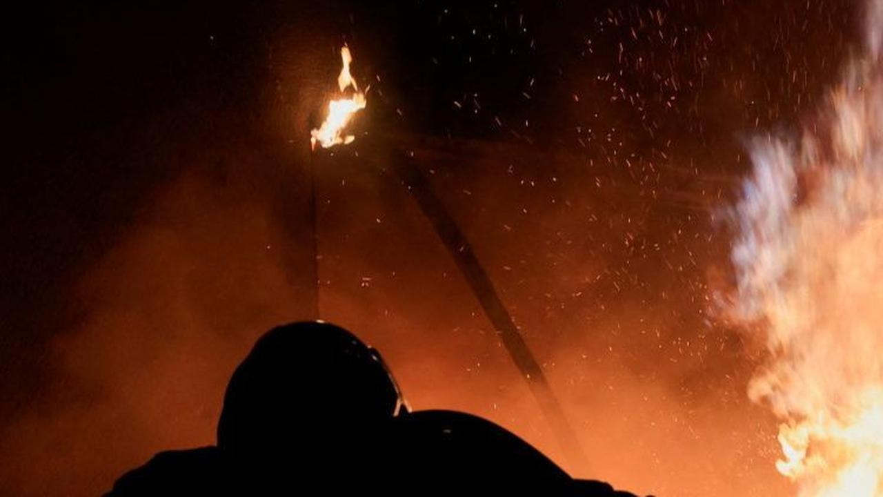 Kerusuhan Prancis Kian Meluas, Rumah Wali Kota Paris Diserang Massa dan Istrinya Terluka