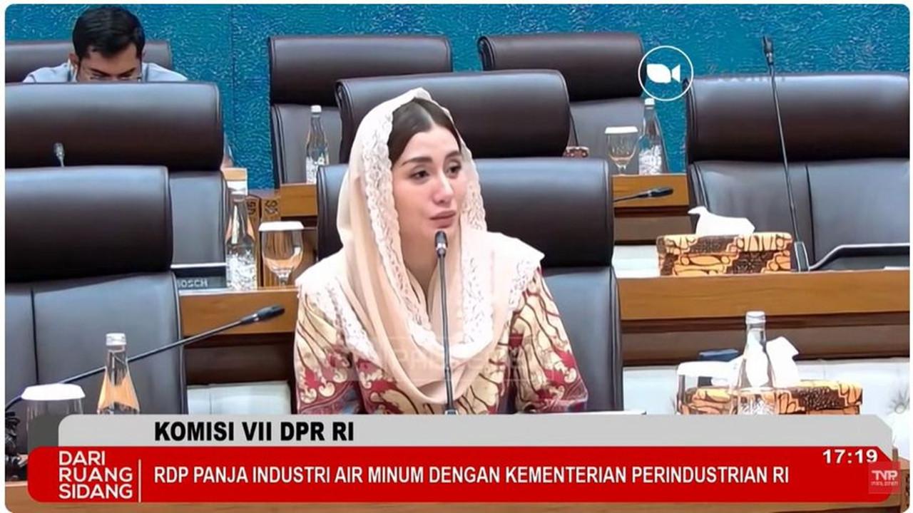 RDP DPR Angkat Isu Standar Galon Guna Ulang AMDK: Risiko Anak Konsumsi Bahan Kimia