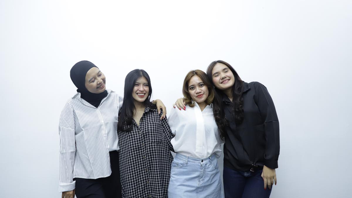 5 Zodiak yang Selalu Menjadi ‘Ibu’ dalam Pertemanan