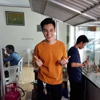 Walaupun kisah asmaranya dengan Vebby Palwinta sudah berakhir, Baim Wong mengaku masih menjalin komunikasi dengan mantannya itu. (Nurwahyunan/Bintang.com)