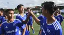 Sejumlah pesepak bola muda mengikuti Allianz Explorer Camp Football Edition Asia 2019 di The Arena Singapura, Jumat (26/7). Allianz Indonesia mengirimkan enam pesepak bola muda berbakat, dua di antaranya adalah perempuan. (Dokumentasi Allianz)