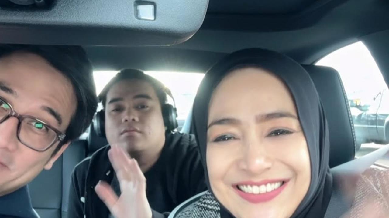 7 Potret Cindy Fatikasari dan Tengku Firmansyah Nikmati Musim Dingin di Kanada Bersuhu Minus 20 Derajat, Naik Mobil Serasa Main Bombom Car