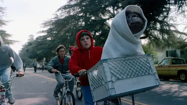 E.T. the Extra-Terrestrial (1982)