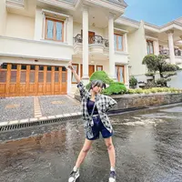 Artis Ini Rayakan Ramadhan 2023 di Rumah Baru (Sumber: Instagram/fuji_an)