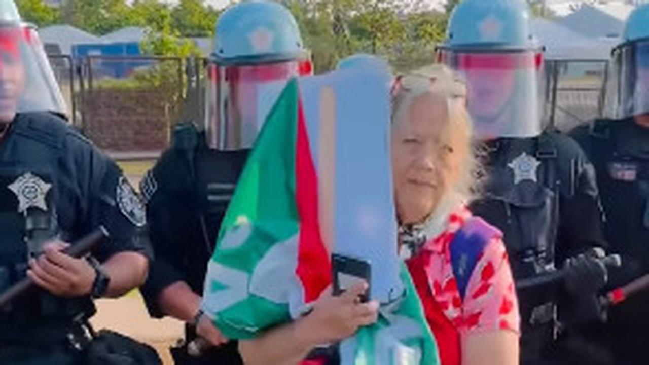 11-12 Sama Tentara Israel, Brutalnya Polisi Amerika Dorong Nenek 80 Tahun Pro Palestina Hingga Jatuh Tersungkur 'Mereka Lahir dari Toilet