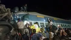 Kecelakaan kereta api terjadi pada Sabtu 21 Januari 2017 malam waktu setempat di Andhra Pradesh, India. Kereta tersebut sedang dalam perjalanan dari Jagdalpur ke Bhubaneswar, ibu kota negara bagian Odisha. (AP Photo)