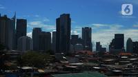Suasana cerah kota Jakarta, Selasa (1/12/2020). Kota Jakarta dengan langit biru menambah keindahan hutan beton. BMKG bahwa kualitas udara Jakarta jadi baik dalam dua minggu ini, Jakarta mengalami hujan dengan intensitas tinggi disertai angin kencang. (merdeka.com/Imam Buhori)