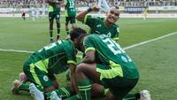 Pemain PSS Sleman merayakan kemenangan 3-0 atas PSIS Semarang pada duel pekan ke-27 Pegadaian Championship 2025/2026. Dalam duel yang berlangsung di Stadion Maguwoharjo, Sleman, Minggu (3/5/2026) sore WIB. (Doc PSS)