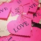 Kartu Valentine berbentuk hati berwarna krem dan merah muda tersebut pun makin manis dengan adanya pita kecil di ujungnya. 