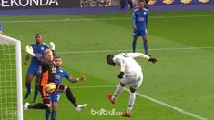 Berita video 8 penyelamatan terbaik pekan ke-18 Premier League 2017-2018. This video presented by BallBall.