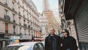 BCL dan Tiko Aryawardhana tengah liburan ke Eropa. Mereka di Paris, Prancis. Bersamaan dengan itu, isu miring soal gugat cerai merebak di platform TikTok. (Foto: Dok. Instagram @itsmebcl)