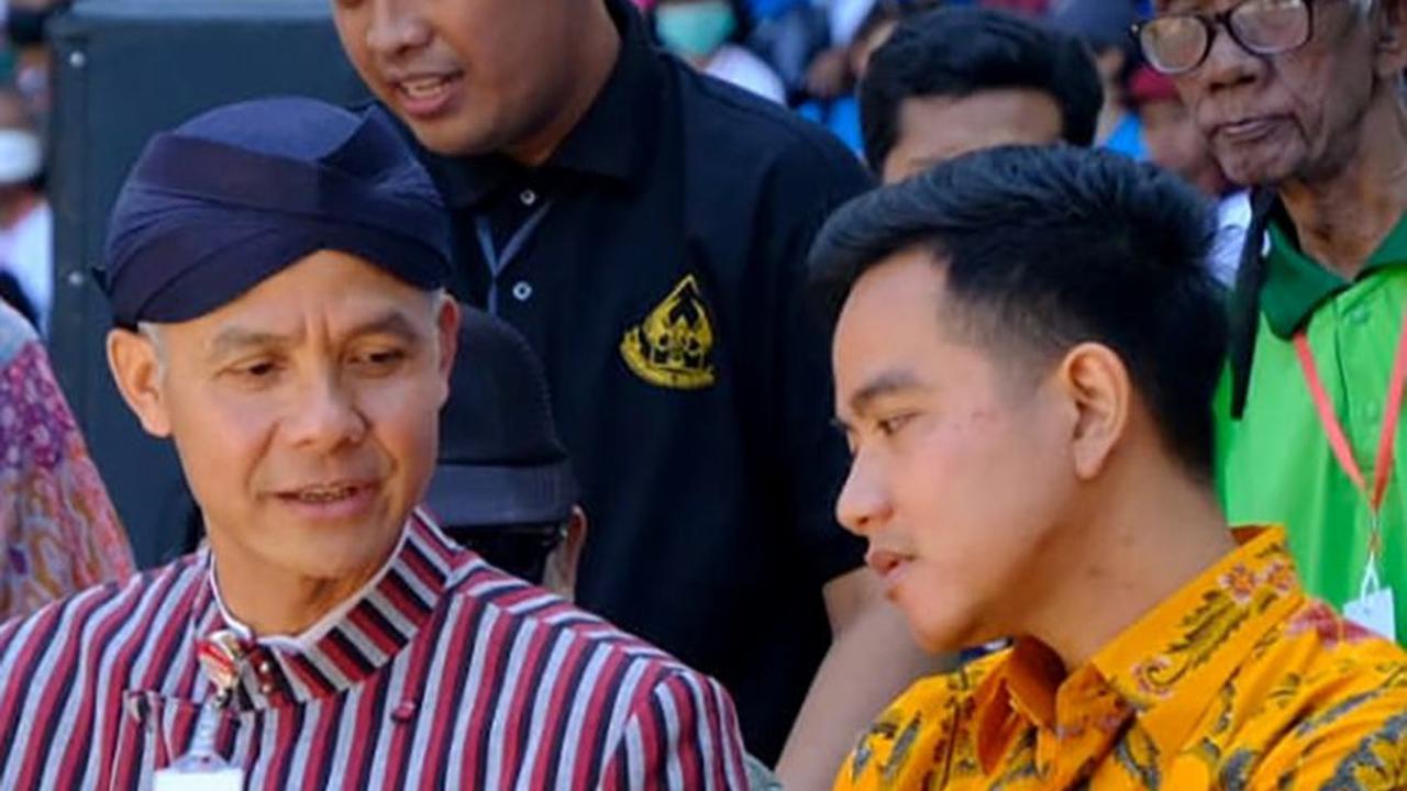 Gibran menegaskan jika dirinya tidak bakal bisa mendampingi Gubernur Jawa Tengah itu karena faktor umur yang belum memenuhi syarat minimal.