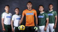 Persebaya melempar replika jersey asli pramusim ke pasaran. (Bola.com/Istimewa)