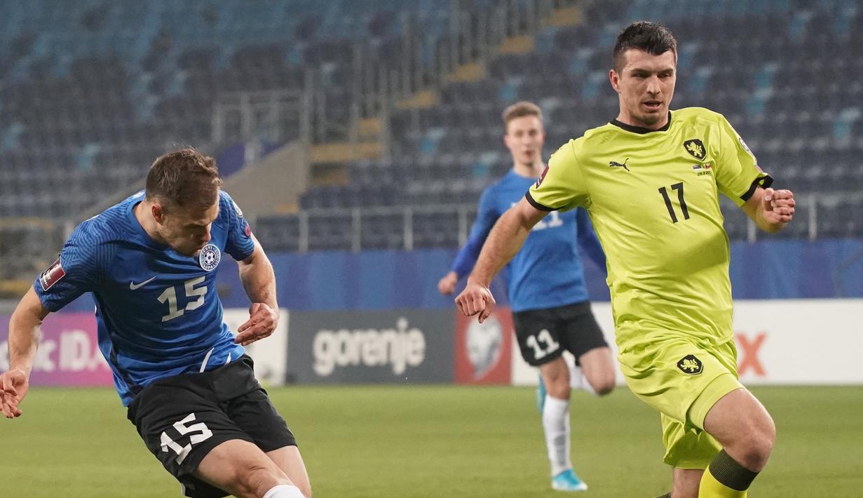 Bersama Timnas Republik Ceska, Ondrej Kudela (kanan) baru mengumpulkan 8 caps bersama Timnas Senior sejak melakukan debut pada 26 Maret 2019, bertepatan dengan hari ulang tahunnya yang ke-32. (AFP/Janek Skarzynski)