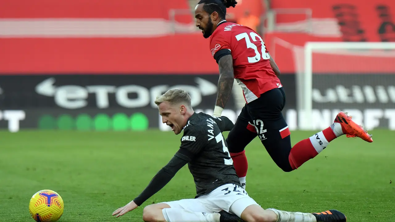 Donny van de Beek, Manchester United