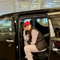 Potret Luna Maya Merayakan Diri Saat Liburan Dengan Outfit Effortless (Instagram/@lunamaya)