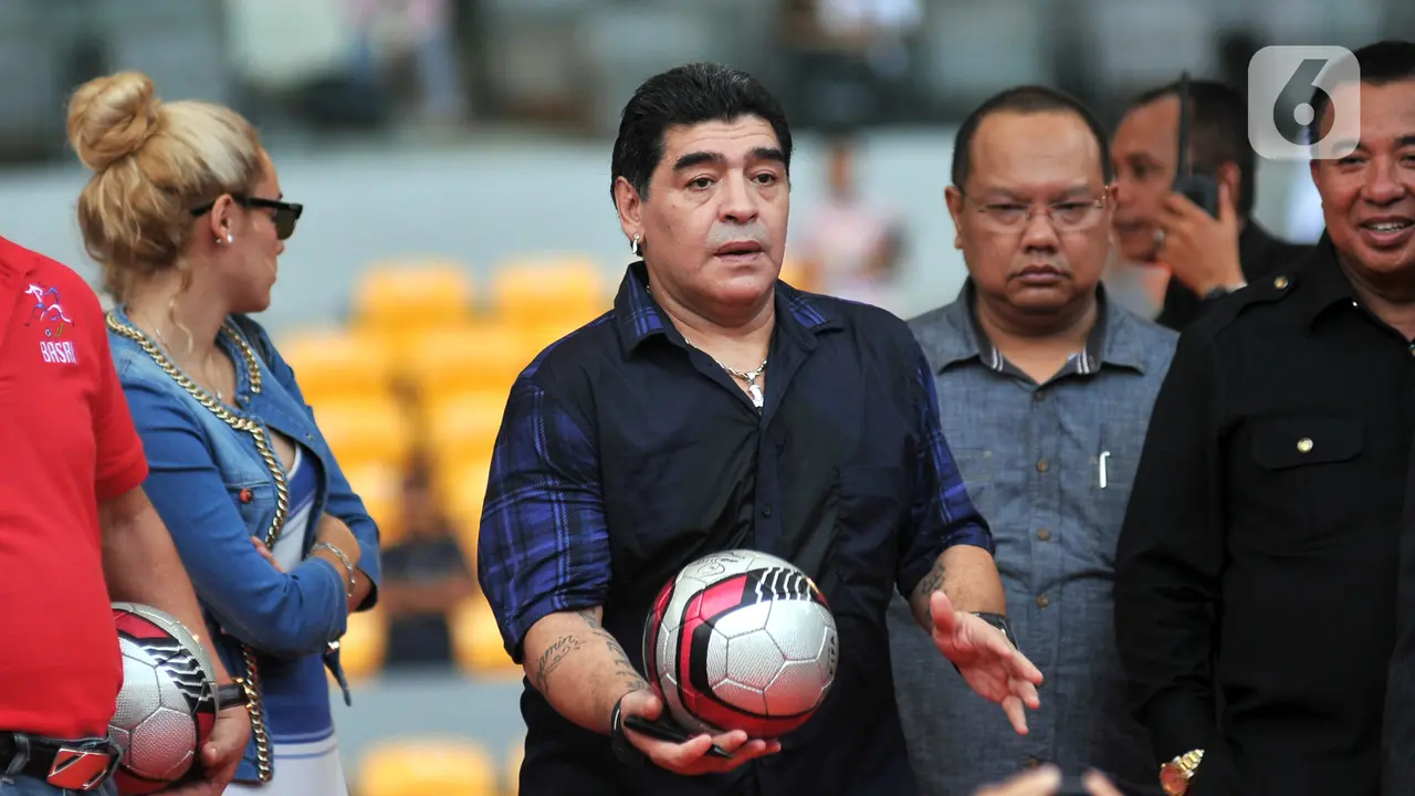 FOTO: Kenangan saat Diego Maradona Sambangi Stadion GBK
