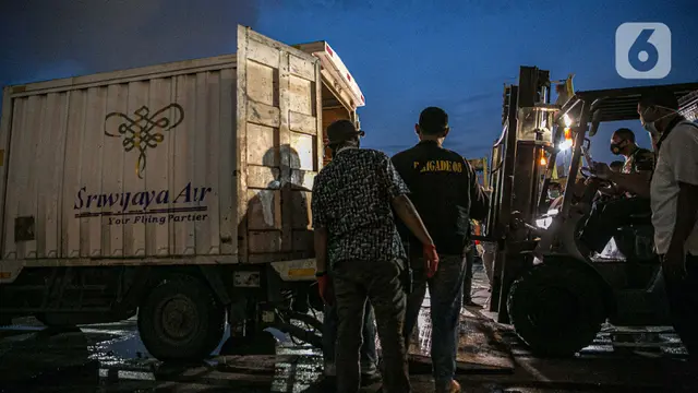 FOTO: Operasi SAR Diakhiri, KNKT Pindahkan Serpihan Pesawat Sriwijaya Air SJ 182