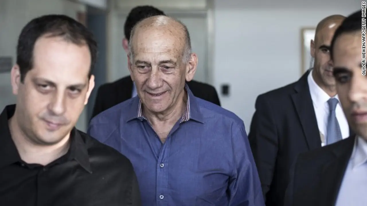 Terima Suap, Mantan Perdana Menteri Israel Masuk Bui