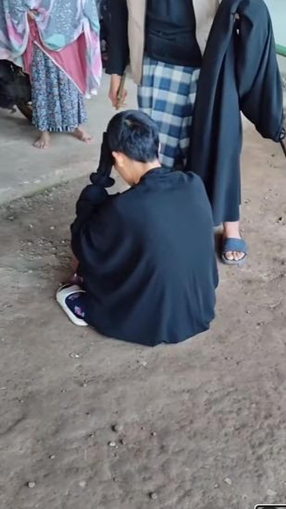 Menurut keterangan di lokasi, terungkap pula jika sang pelaku yakni berinisial MJ (28).&nbsp;<br>
