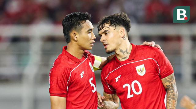 Duo bek Timnas Indonesia,&nbsp;Rizky Ridho dan Shayne Pattynama saat duel versus Chinese Taipei pada FIFA Matchday di Stadion Gelora Bung Tomo, Surabaya, Jumat (5/9/2025). (Bola.com/Abdul Aziz)
