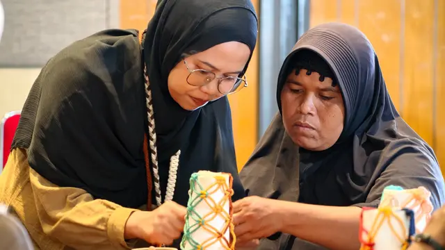 Lippo Cikarang aktif menjalin kolaborasi dengan pelaku Usaha Mikro, Kecil, dan Menengah (UMKM) di Kabupaten Bekasi. Di antaranya melalui Pelatihan UMKM “Macrame Bikin Bangga”. (Dok Lippo)
