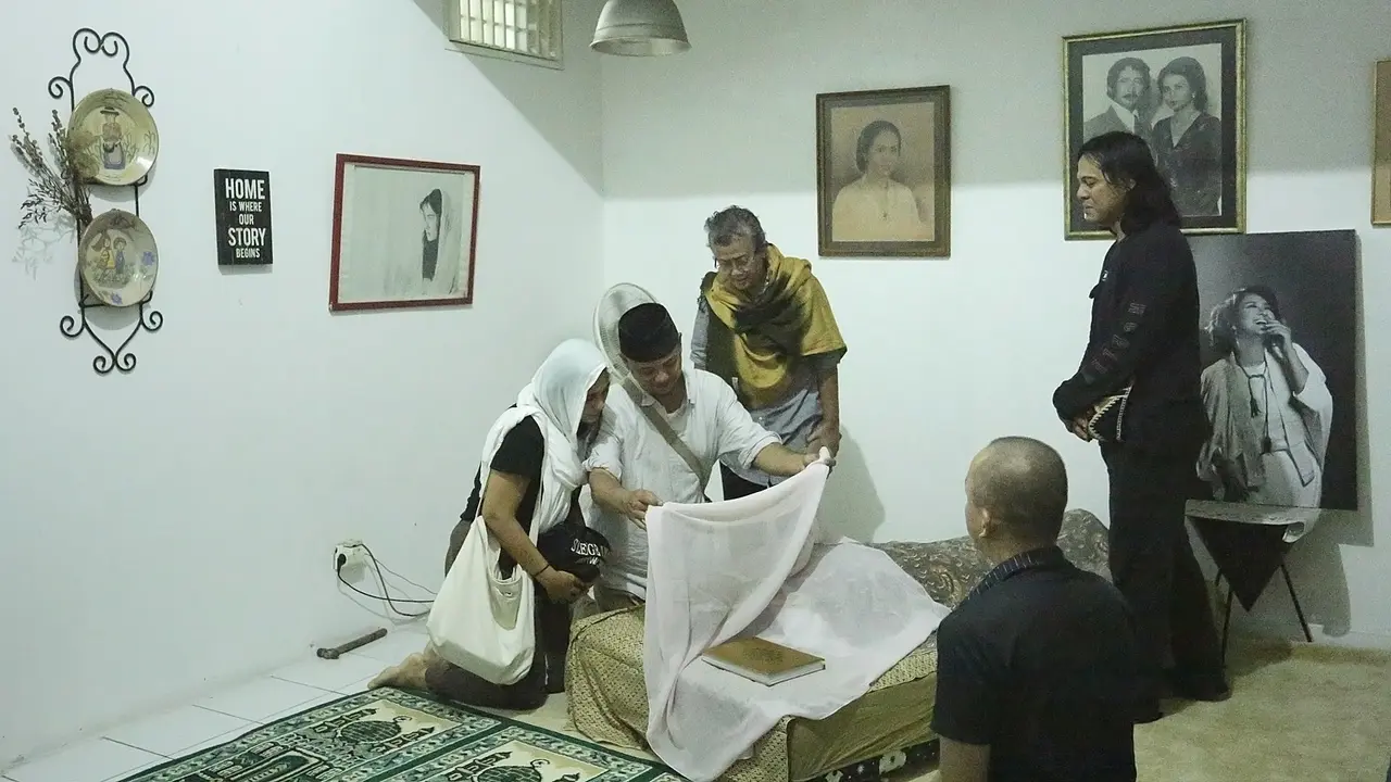 [Fimela] Suasana  Rumah Duka Ria Irawan