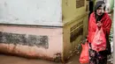 Saat ini, tinggi muka air (TMA) banjir di kawasan tersebut masih mencapai 40 sentimeter (cm). (Liputan6.com/Herman Zakharia)