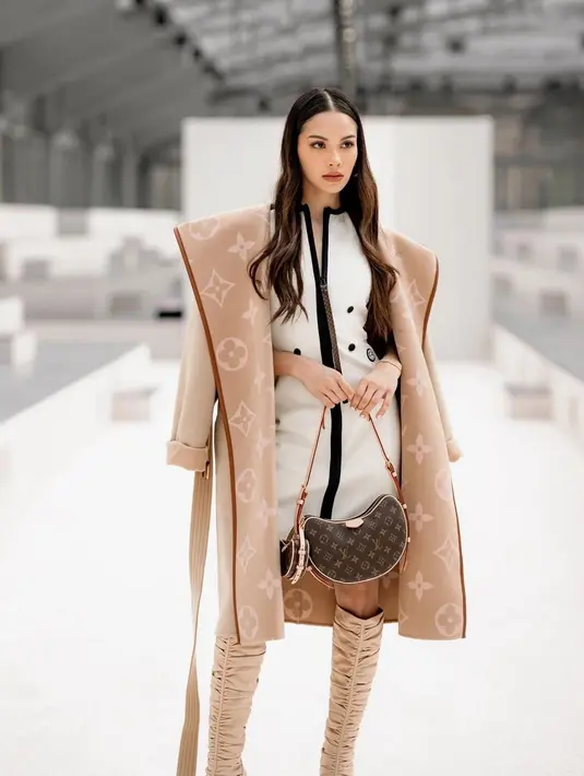 Alyssa Daguise juga sering wara-wiri di berbagai acara bergengsi. Di sini ia mengenakan outfit dari brand Louis Vuitton dari atas hingga ke bawah. [Foto: Instagram/alyssadaguise]