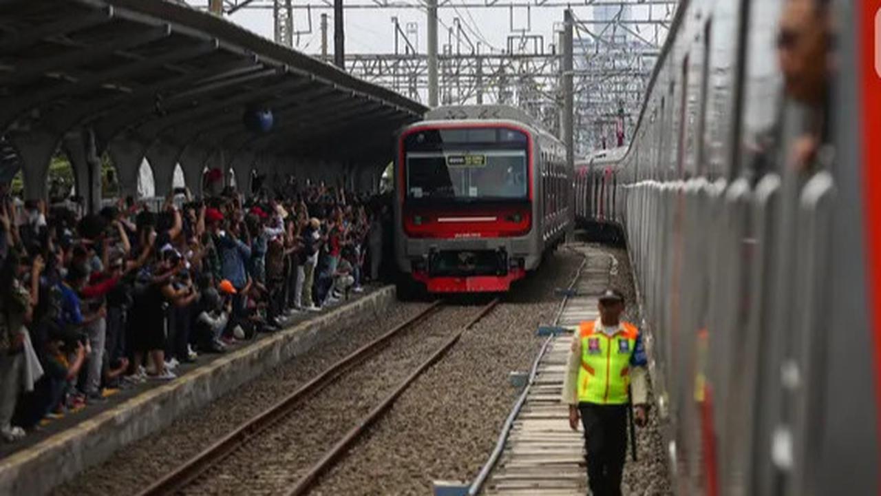Stasiun Juanda Jadi Paling Padat saat HUT TNI ke-80, KAI Imbau Gunakan Stasiun Alternatif