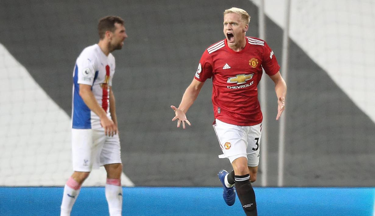 Sama seperti Antony, Donny van de Beek direkrut Manchester United dari Ajax Amsterdam. Ia melakoni debutnya saat melawan Crystal Palace di Liga Inggris musim 2020/2021. Pada penampilan perdananya tersebut, van de Beek sukses mencetak satu dari tiga gol untuk kemenangan Setan Merah. (AFP/Martin Rickett)