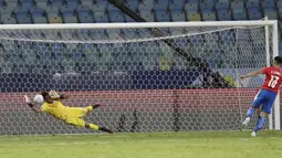 Peru berhasil mengalahkan Paraguay dalam drama adu penalti dengan skor 4-3 setelah pertandingan di waktu normal berakhir imbang 3-3. (AP/Eraldo Peres)