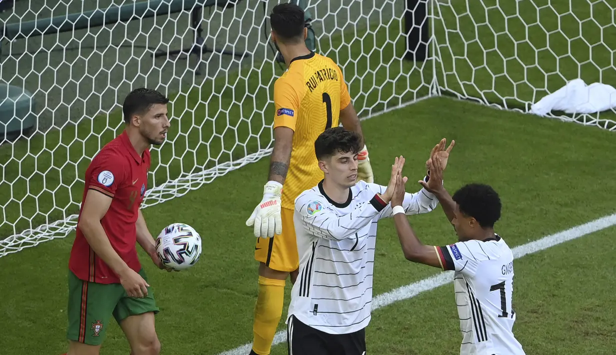 Kai Havertz. Striker Jerman berusia 22 tahun ini telah mencetak 2 gol di fase grup saat bersua Portugal dan Hongaria. Bahkan saat kontra Portugal, selain 1 gol yang dicetaknya, dirinya juga berperan besar dalam 2 gol bunuh diri Portugal. (Foto: AP/Pool/Matthias Hangst)