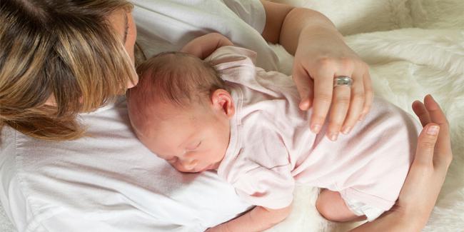 Suasana tenang di sekitar ibu melahirkan sangatlah penting.