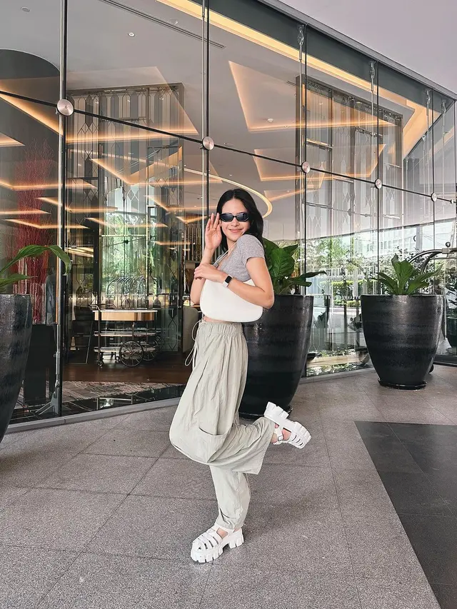 Maudy Ayunda Gunakan Outfit yang Santai