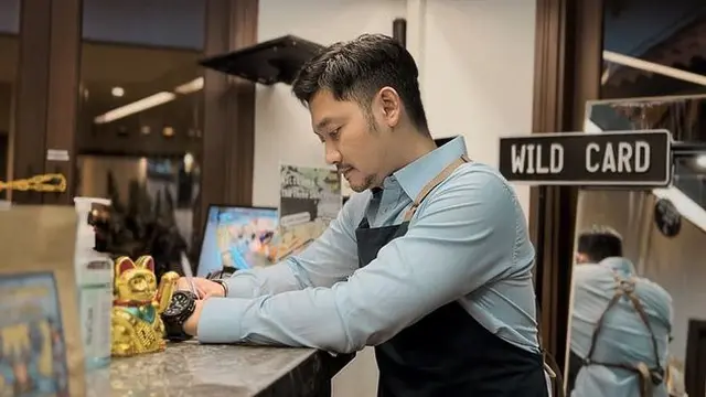 Angga Wijaya sibuk bekerja. (Instagram/anggawijaya88)