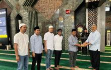 DPRD Sulsel Serahkan Dana Infak Buka Puasa Rp61 Juta di Masjid Al-Markaz, Dukung Konsep Ramah Lingkungan