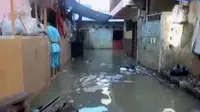 Banjir rendam pemukiman warga di Kampung Pulo hingga anak anjing hasil pengembangan teknologi bayi tabung Fakultas Kedokteran di Amerika.