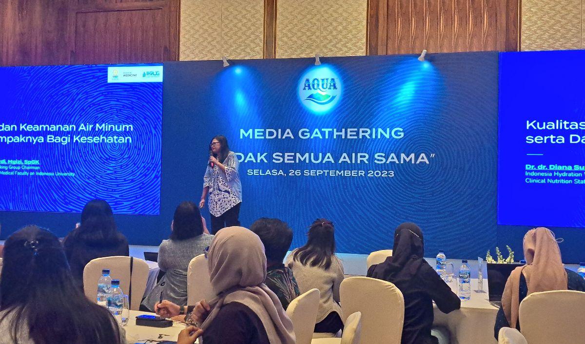 Konsumsi air minum sembarangan juga dapat menjadi penyebab stunting. Sebab, bakteri baik akan lebih banyak terkandung dalam air minum kualitas baik.<br>