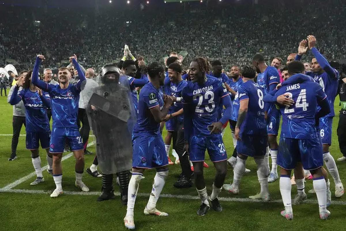 4 Fakta Keberhasilan Chelsea Menjuarai Conference League: Jadon Sancho Tersenyum, Lemari Trofi Eropa Milik Chelsea Lengkap!