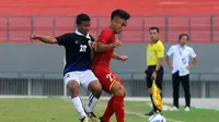 Duel Kamboja vs Vietnam di penyisihan Grup A Piala AFF U-16 2018 di Stadion Joko Samudro, Gresik, Minggu (29/7/2018). (Bola.com/Zaidan Nazarul)