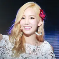 Taeyeon `SNSD` meraih puluhan penghargaan tahun ini, menghaturkan terima kasih atas dukungan penggemar.