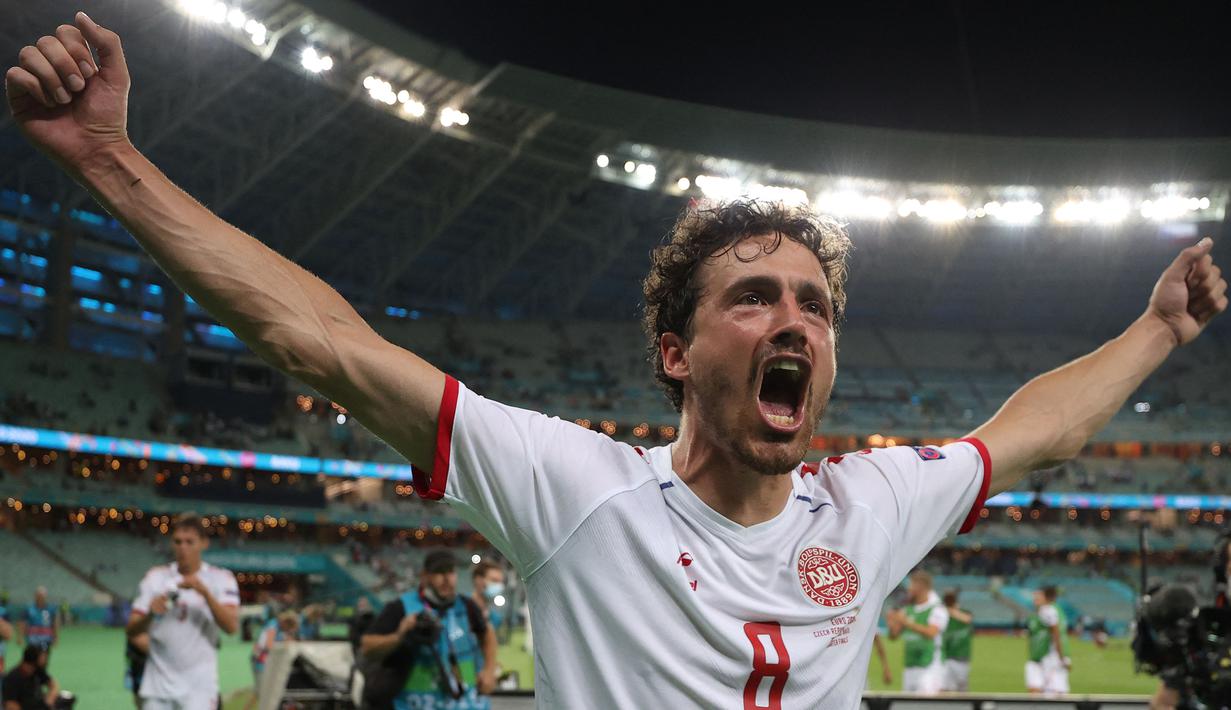 Thomas Delaney tercatat telah mengikuti dua edisi Euro bersama Timnas Denmark yaitu pada 2020 dan 2024. Satu gol berhasil dicetaknya dari total 7 laga, termasuk pada Euro 2024. Gol tersebut dicetaknya saat membawa Denmark menang 2-1 atas Republik Ceska pada babak perempatfinal Euro 2024 (3/7/2021). Saat itu usianya telah menginjak 29 tahun dan 10 bulan. (AFP/Pool/Naomi Baker)