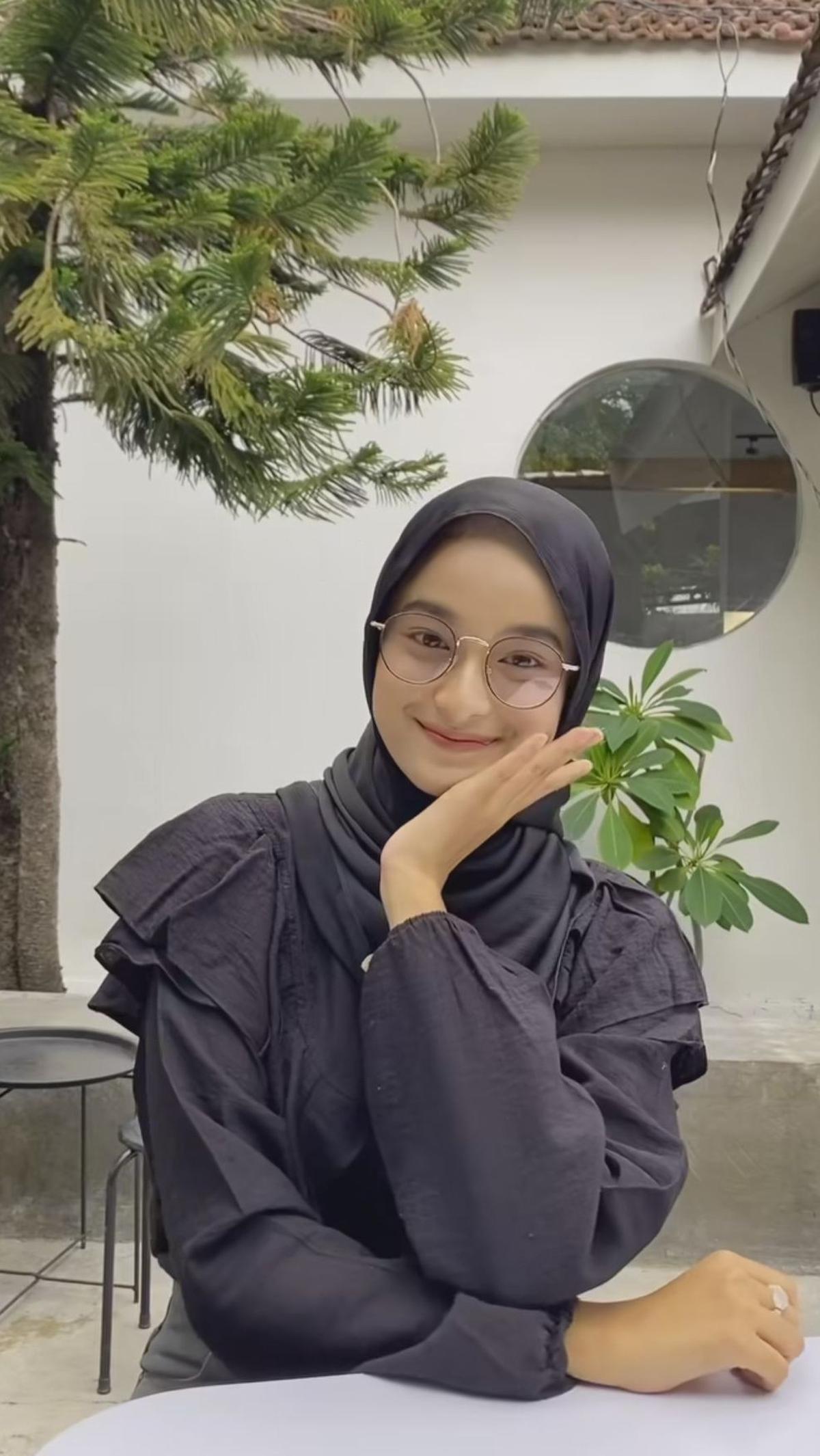 Kacamata Semi Round Membuat Penampilan Lebih Manis