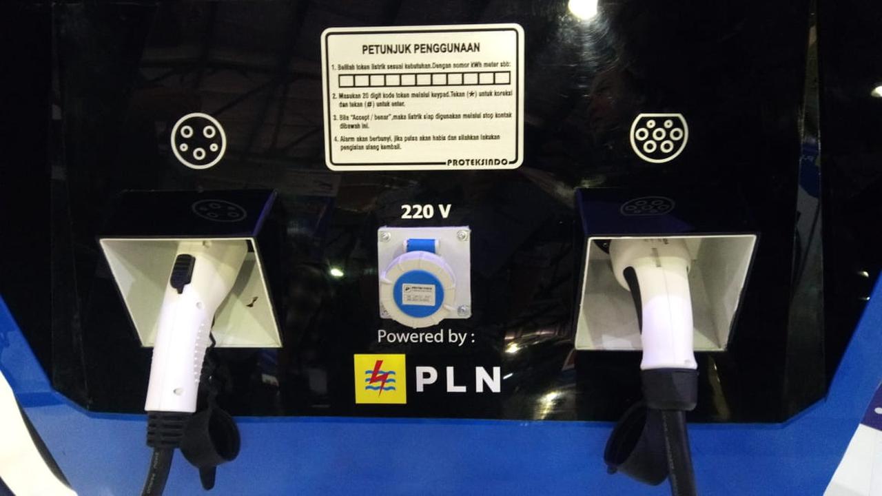 Terdapat 3 model colokan untuk pengisian mobil listrik
