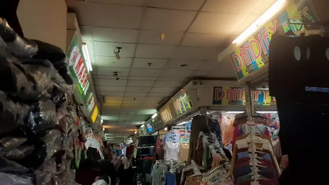 Muncul Aturan Soal Pakaian Adat Sebagai Seragam, Bagaimana Tren Pembeliannya Pusat Perbelanjaan Jakarta?