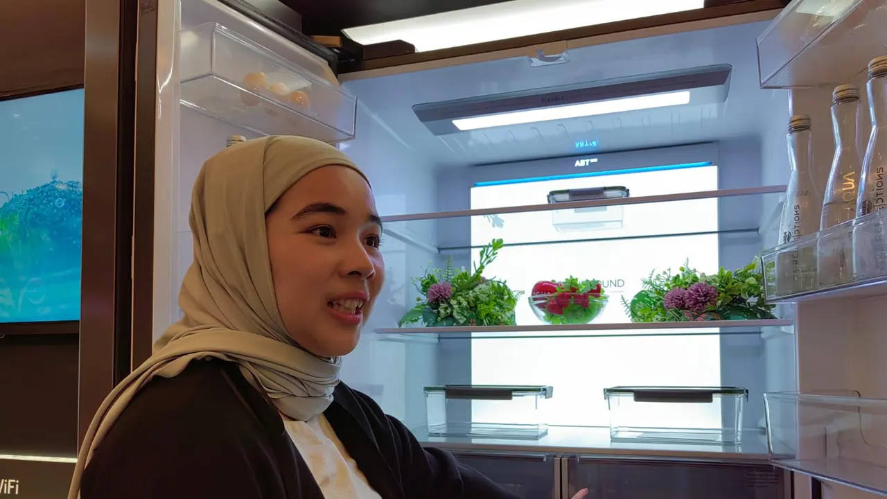 AQUA Elektronik meluncurkan produk lemari es Flexy Series yang dilengkapi dengan keunggulam kecerdasan buatan. (Dok AQUA Elektronik)